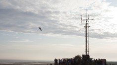 Francúz po prvý raz prekonal Lamanšský prieliv na flyboarde