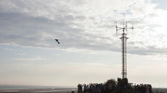 Francúz po prvý raz prekonal Lamanšský prieliv na flyboarde