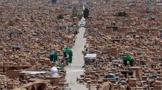 Najväčší cintorín na svete je preplnený. Telá už nemajú kam dávať