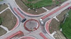 VIDEO: Spôsob, akým vodiči v USA prechádzajú kruhovým objazdom, ste ešte nevideli