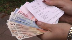 Našla 400 eur trčať z bankomatu. Zachovala sa poctivo