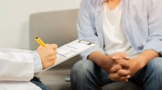 Muži tieto príznaky často ignorujú. Lekár varuje pred vážnymi problémami s prostatou