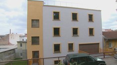 Takto vyzerá dom z kontajnerov, ktorý postavili v Nitre. Majiteľ dostal už druhú pokutu