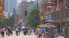 V Šanghaji sa po dvoch mesiacoch končí lockdown. Obyvatelia však zostávajú pod prísnou kontrolou