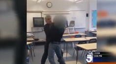 VIDEO: Učiteľ sa pobil so žiakom priamo v triede!