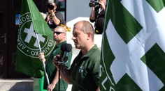 Kotlebove hliadky vo vlakoch postavila vláda mimo zákon