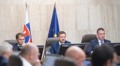 Vláda by mala prerokovať zvýšenie platov v štátnej službe aj viaceré investičné pomoci