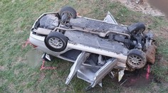 Unikal pred policajtmi, no spadol z mosta. Mladý vodič zraneniam podľahol