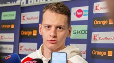 Pred rokom zostal v tieni Fehérváryho, teraz si pýta už tretiu účasť na MS. Mladý bek stále poškuľuje po NHL