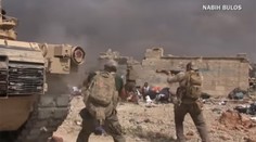 Medzi mŕtvolami uvidel živé dievčatko. Zachránil ho, aj keď okolo neho svišťali guľky