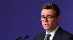 Britský premiér pricestoval do Kyjeva. Ide o jeho prvú zahraničnú návštevu v úrade
