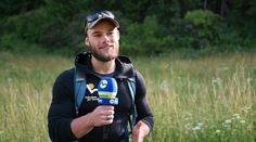 Hýbe sa ľahkosťou baletky, jeho svaly znesú oveľa viac. Do hôr sme vzali viacnásobného majstra sveta a Európy vo fitnes