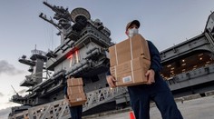 Námorník z americkej lietadlovej lode podľahol ochoreniu COVID-19