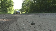 Čakajú na asfalt už od apríla. Cestu pri obci Havaj frézovali, no odrazu sa práce zastavili