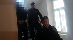 Beštiálne vraždenie v Česku: Mladík ubodal svojich bratov dvojičky a pokúsil sa zabiť aj tretieho
