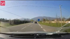 Absurdná nehoda: Zemiak „padol z neba“ po vtáčom súboji a rozbil auto v plnej rýchlosti