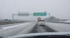 Pozor! Sneženie komplikuje dopravu. Čítajte, kde