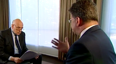 Minister Lajčák sa v diskusnej relácii poriadne zapotil, „zlizol“ si to za Fica