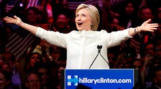 Clintonová je zdravá a schopná byť prezidentkou. Tvrdí jej lekára