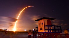 Spoločnosť SpaceX vypustila prvé satelity svojej internetovej siete