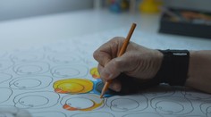 Spadol na úplné dno, skončil vo väzení: Umelec dnes pomáha deťom, jeho obrazy visia u známych osobností