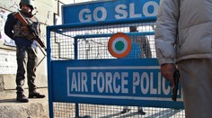 Teroristi zaútočili na leteckú základňu, 7 mŕtvych