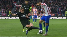 VIDEO: Dávid Hancko sa stal obeťou nebezpečného zákroku. Rozhodca kartu prekvapujúco nevytiahol