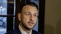 Šutaj Eštok vyvrátil tvrdenia o zneužívaní dávok utečencami z Ukrajiny. Do systému odvádzajú viac, než z neho čerpajú, vyhlásil