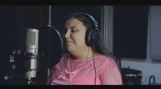 Vrodený talent doplnila vzdelaním. Nevidiaca Nikola sa prepracovala medzi renomovaných rómskych hudobníkov