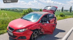 Vážna nehoda pri Košiciach. Motorkár prešiel do protismeru a narazil do auta, zasahoval vrtuľník