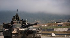 Ukrajina nasadila prvé tanky z Austrálie, ďalšie sú na ceste. Dodávky zdržal odpor USA