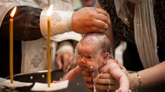 Jedno nesprávne slovo kňaza spôsobilo, že tisícky ľudí absolvovali neplatný krst