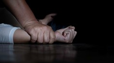 Čin, ktorý šokoval aj vyšetrovateľov. Muž vo Francúzsku mal pri znásilnení použiť aj násadu od metly