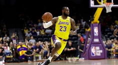 LeBron James s ďalším zápisom do histórie. Ako prvý hráč NBA sa stal miliardárom už počas kariéry