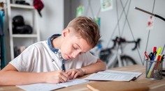 Poľská ministerka školstva zakázala domáce úlohy: Deti by mali po škole odpočívať a nie robiť si úlohy