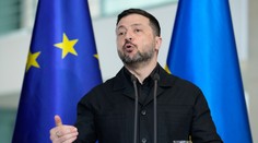 Nahnevaný Zelenskyj: Vyslanci USA obchádzajú Kyjev, do Moskvy chodia opakovane