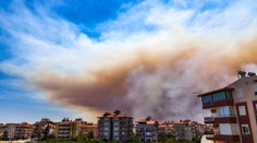 Počet obetí požiarov v Turecku stúpol na osem
