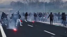 VIDEO: Hromadná bitka na diaľnici, fanúšikovia AS Rím a Neapolu už spoznali trest