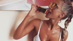 Bývala miss v plavkách. Telo má ako magnet, neprestane sa naň pozerať