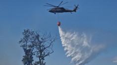 Hasenie požiaru pri Košiciach komplikuje terén. Hasiči sú vyčerpaní a dostať sem vodu je náročné