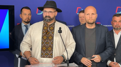 Polícia obvinila muža s valaškou, ktorý sa mal na videu vyhrážať premiérovi Ficovi