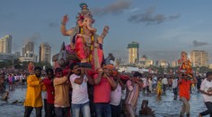 Hinduistický festival plný katastrof. Takmer 40 detí sa utopilo počas osláv