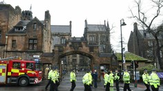 Britská polícia evakuovala po náleze podozrivých balíčkov dve univerzity