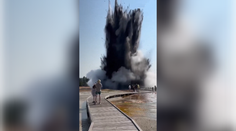 VIDEO: Turistov v Yellowstonskom národnom parku takmer pohltila masívna geotermálna explózia