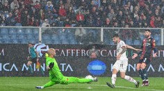 Favorit musel v závere otáčať duel. O triumfe AC Miláno rozhodol nešťastný vlastenec