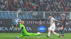 Favorit musel v závere otáčať duel. O triumfe AC Miláno rozhodol nešťastný vlastenec