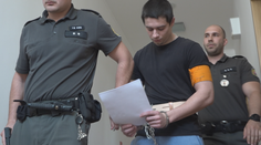 Samuel, ktorý zabil sekerou nevinnú dôchodkyňu, sa postavil pred súd. Hrozí mu až doživotie