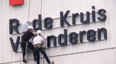 V Bruseli sa záhadne strácajú písmená z nápisov. Je za tým výnimočná kampaň