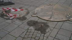 Zlodej na bicykli v Piešťanoch vypáčil plastiku za 50-tisíc eur. Polícia má niečo, s čím páchateľ nerátal