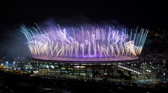 Rio sa vo veľkolepom štýle lúčilo sambou a dažďom